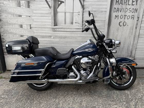 HARLEY-DAVIDSON ROAD KING POLICE 